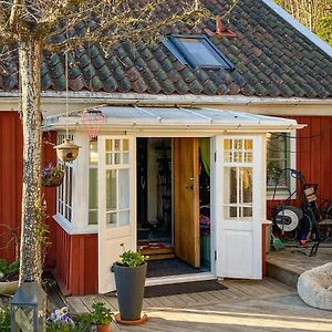 Stunning Home In Vstra Tunhem With Sauna, 2 Bedrooms And Wifi Västra Tunhem Exterior photo